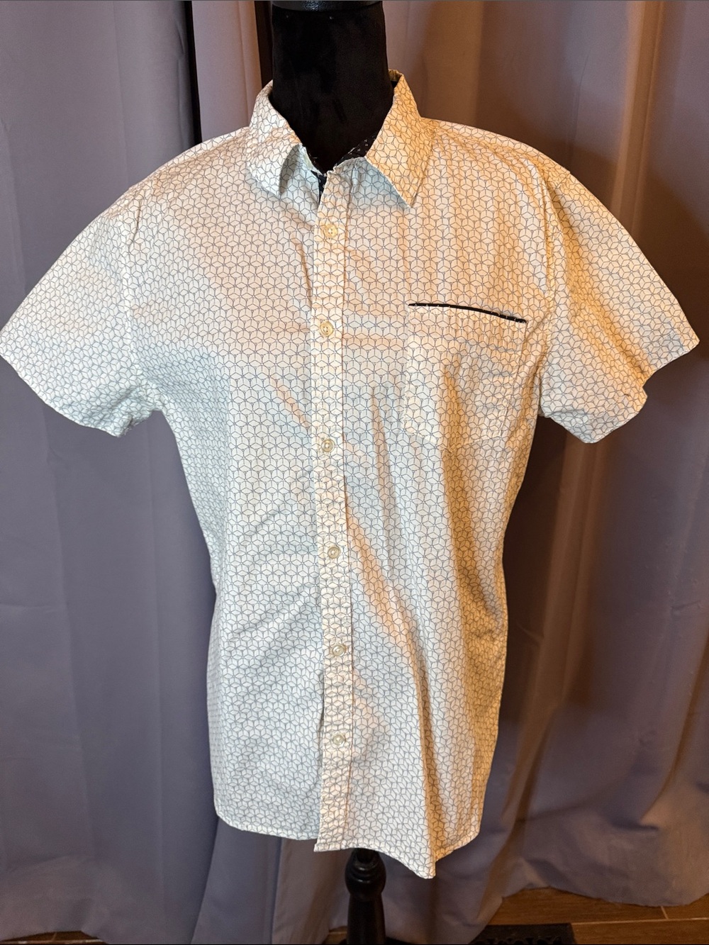 BRAND NEW! PD&C White Short-Sleeve Button-Down Shirt with Geometric Print